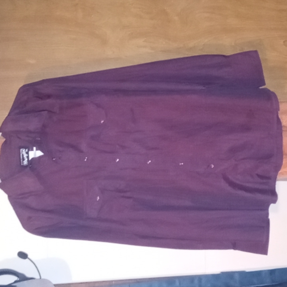 Authentic Western Wrangler men's shirt. Size XL. Snap buttons. Burgundy.